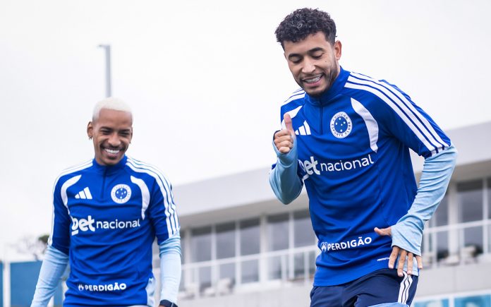 Matheus Pereira e William em treino do Cruzeiro (Foto: Gustavo Aleixo/Cruzeiro)