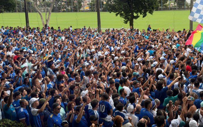 Torcida do Cruzeiro na Toca da Raposa II
