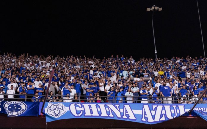 Torcida do Cruzeiro no Morumbis (Foto: Marco Galvão/Cruzeiro)