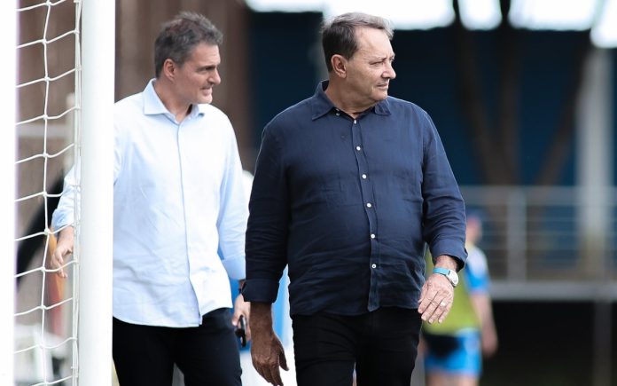 Bruno Spindel, diretor de futebol, e Pedro Lourenço, presidente da SAF do Cruzeiro (Foto: Gustavo Martins/Cruzeiro)