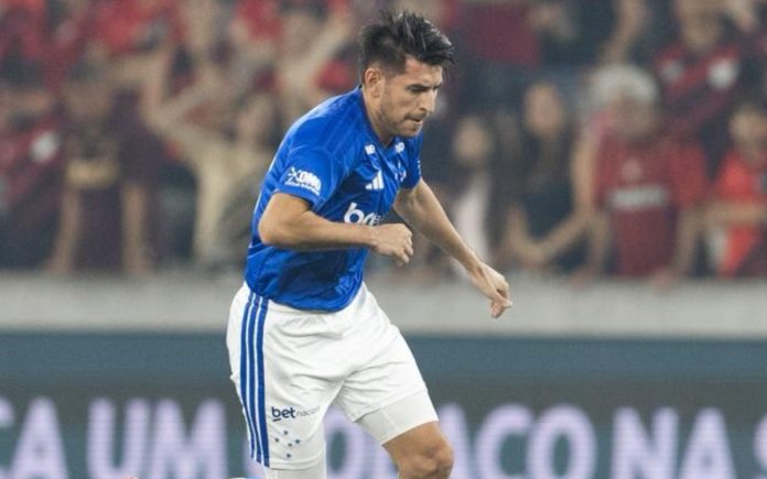 Villalba foi titular do Cruzeiro contra o Athletico-PR, em Curitiba
