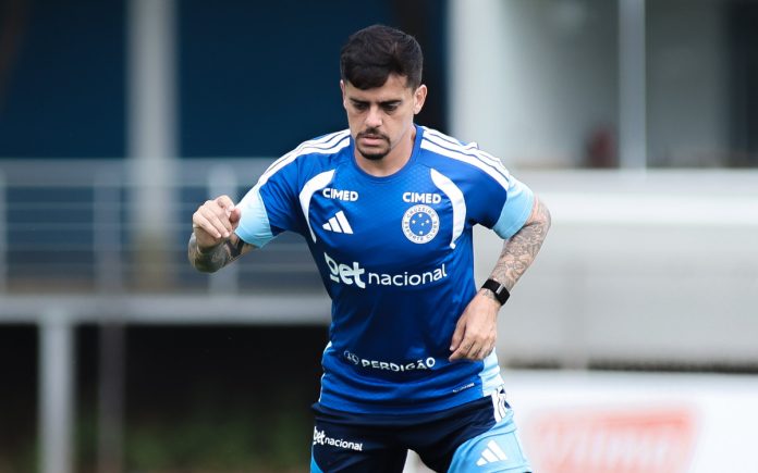 Fagner pode ser titular do Cruzeiro contra o Flamengo