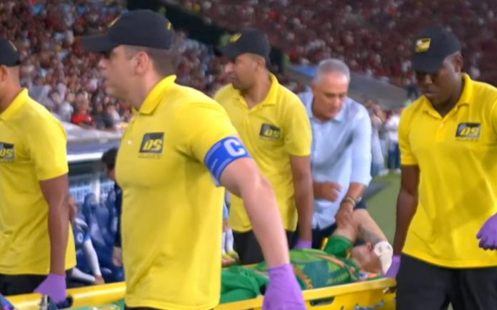 Cássio, goleiro do Cruzeiro, foi substituído após sentir dores