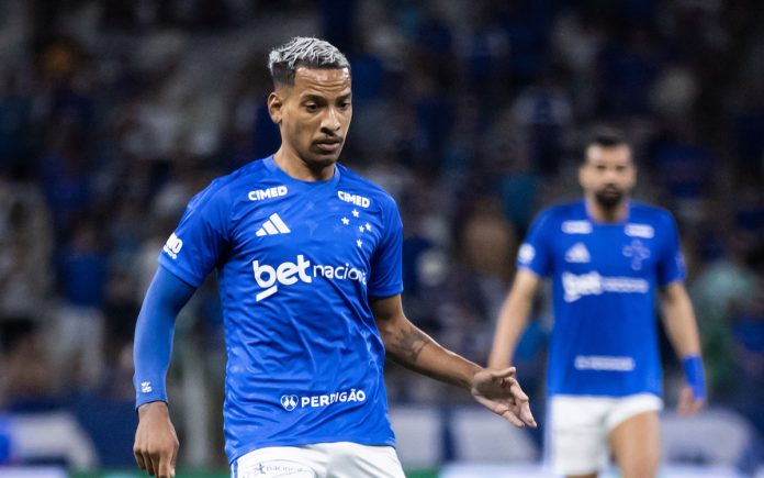 Matheus Pereira, meia do Cruzeiro, cumprirá suspensão contra o Athletico-PR (Foto: Gustavo Aleixo/Cruzeiro)
