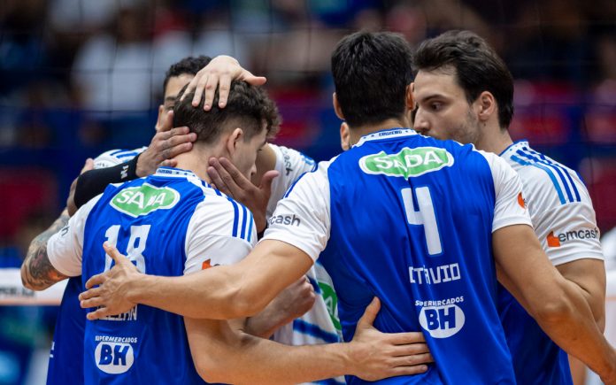 Elenco do Sada Cruzeiro no Riachão (Foto: Agência i7/Sada Cruzeiro)