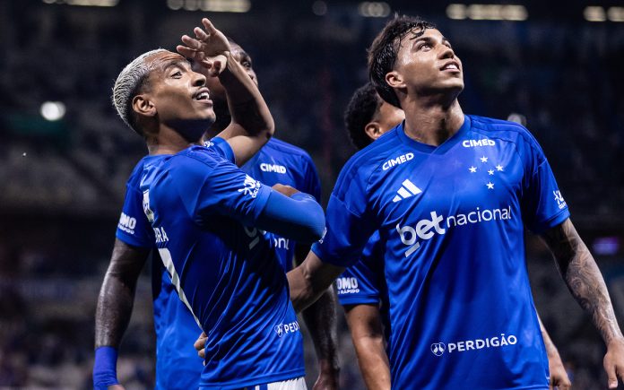 Cruzeiro quase dobra valor do elenco e se aproxima de R$ 1 bilhão