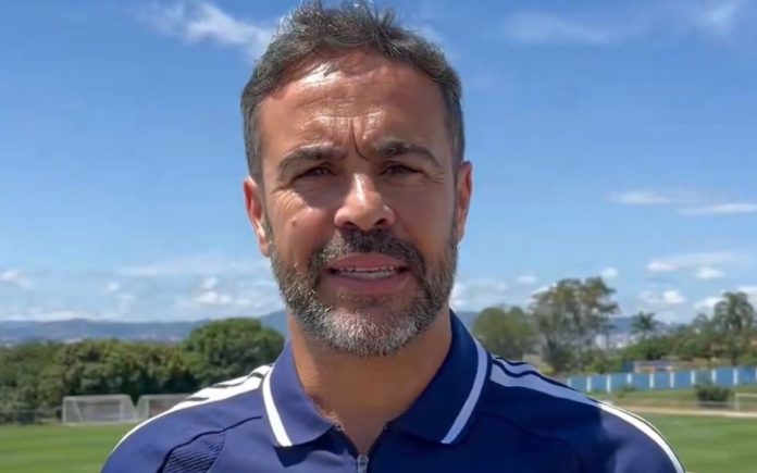 Artur Jorge mandou recado à torcida do Cruzeiro diretamente da Toca II