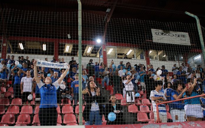 Torcida do Cruzeiro na Arena do Jacaré (Foto: Gustavo Martins/Cruzeiro)