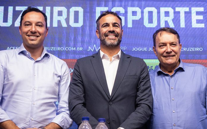 Artur Jorge ao lado de Pedrinho e Pedro Junio