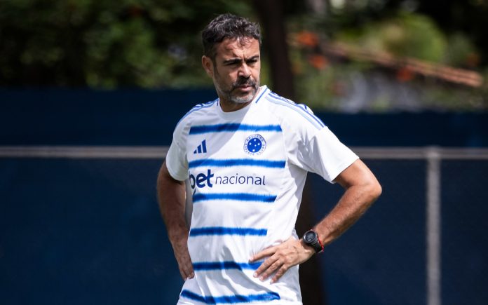 Artur Jorge em treino de preparação antes de jogo contra o Vitória