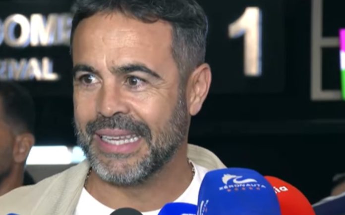 Novo técnico do Cruzeiro, Artur Jorge em chegada a BH nesta segunda (23)