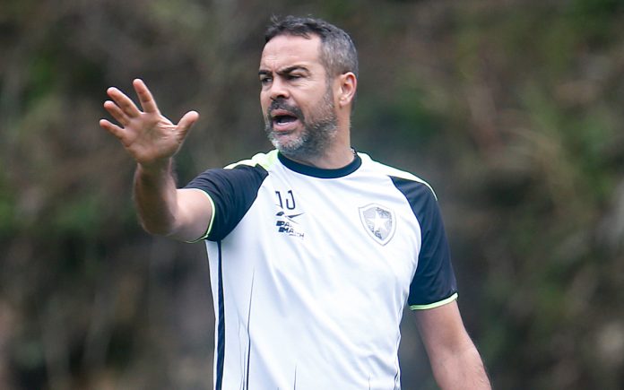 Artur Jorge, técnico na mira do Cruzeiro