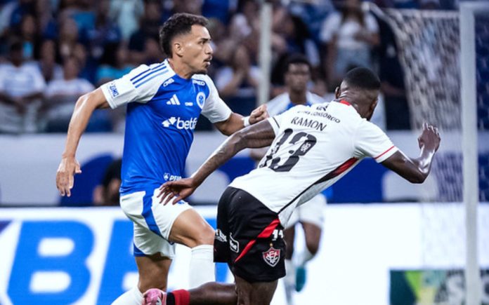 Eduardo em jogo contra o Vitória, em novembro de 2025