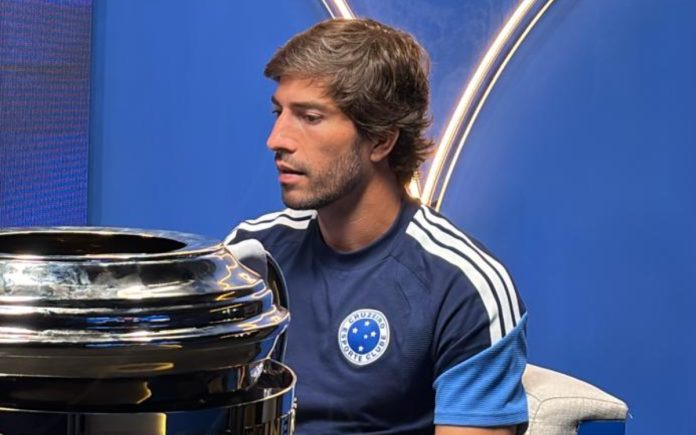 Lucas Silva, capitão do Cruzeiro, no estúdio da Samuca TV (Foto: Yasmin Veloso/Central da Toca)