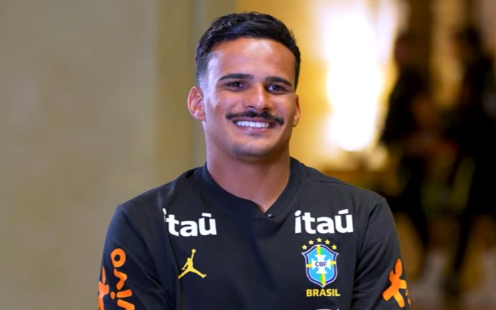 Kaiki, lateral do Cruzeiro