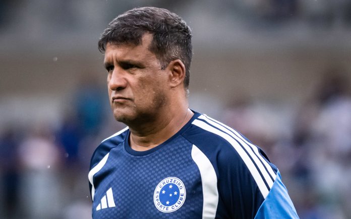 Wesley Carvalho, novo treinador interino do Cruzeiro