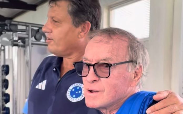 Natal, ídolo do Cruzeiro, ao lado de Adilson Batistica, diretor das categorias de base do clube celeste (Foto: Reprodução/Cruzeiro)