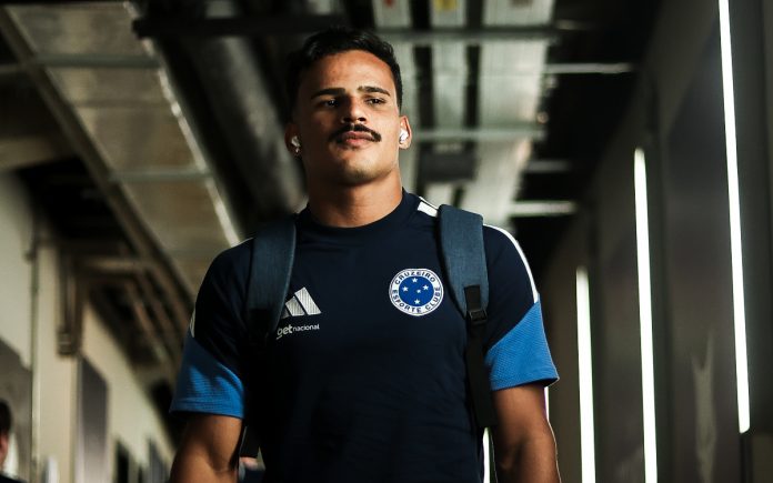 Kaiki, lateral-esquerdo do Cruzeiro (Foto: Gustavo Martins/Cruzeiro)