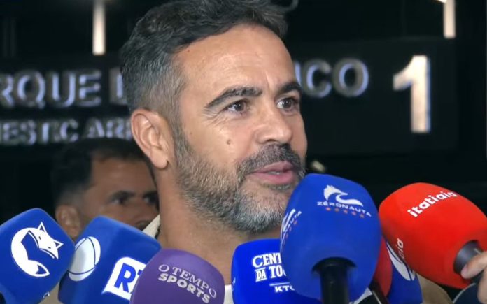 Artur Jorge chegou a BH nesta segunda (23)