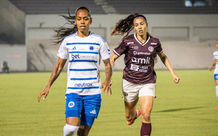 Mari Andrade, do Cruzeiro, em jogo contra a Ferroviária