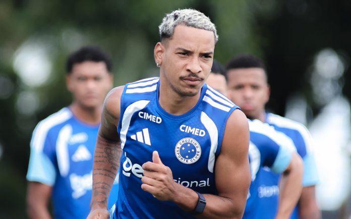Matheus Pereira em treino do Cruzeiro em 2026