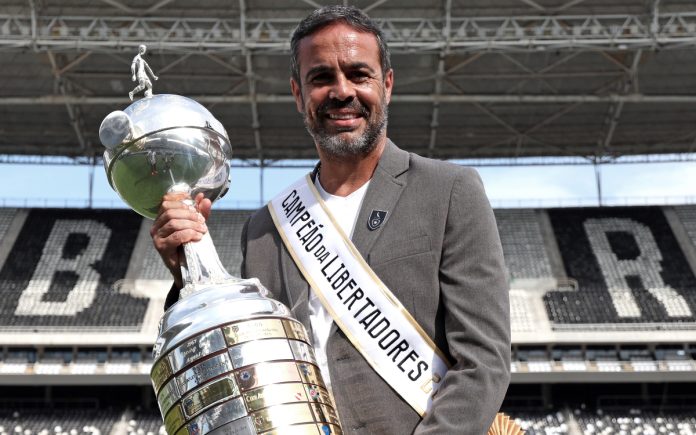 Artur Jorge foi campeão da Libertadores com o Botafogo (Foto: Vítor Silva/Botafogo)