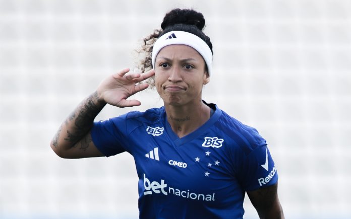 Byanca Brasil, camisa 10 do Cruzeiro Feminino