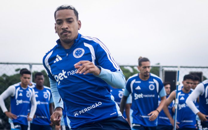 Matheus Pereira voltará ao time titular contra o Santos