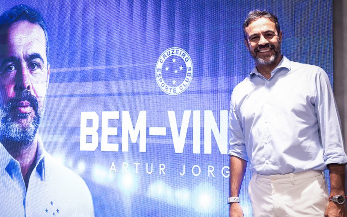 Artur Jorge, novo treinador do Cruzeiro (Foto: Gustavo Aleixo/Cruzeiro)