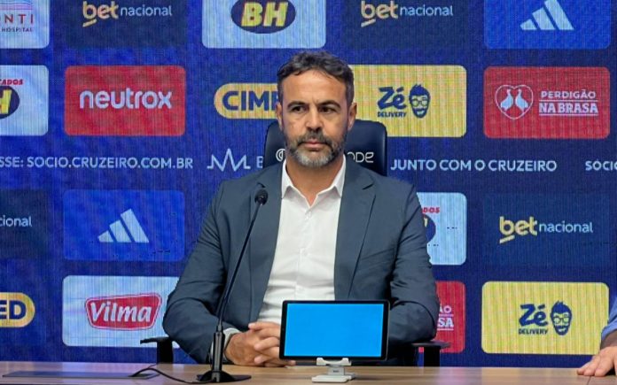Artur Jorge foi apresentado pelo Cruzeiro
