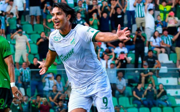 Marcelo Moreno fez gol e deu assistência em retorno da aposentadoria