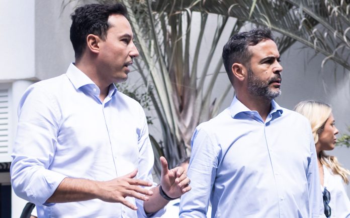 Pedro Junio, presidente da SAF do Cruzeiro, e Artur Jorge, novo treinador celeste (Foto: Gustavo Aleixo/Cruzeiro)