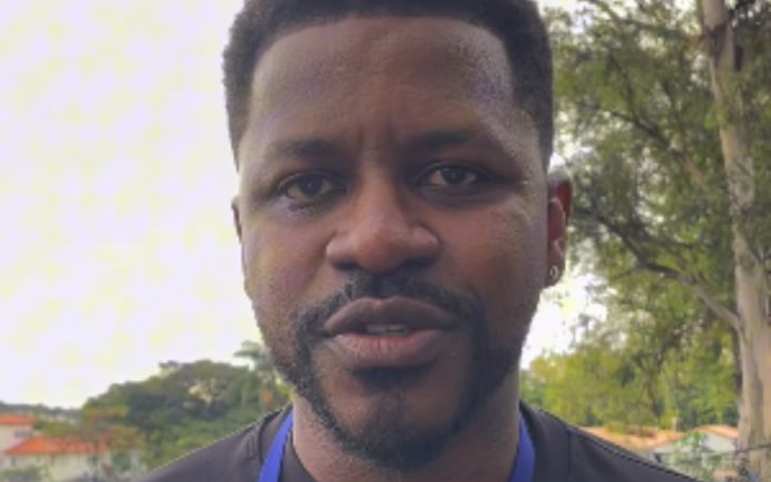 Ramires se declarou ao Cruzeiro em visita à Toca da Raposa I, em BH