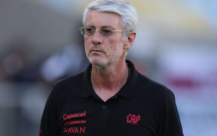 Odair Hellmann, técnico do Athletico-PR (Foto: Divulgação/Athletico-PR)