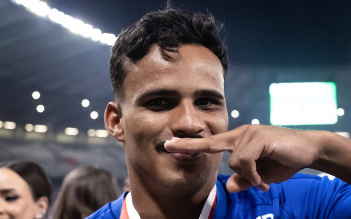 Kaiki, lateral do Cruzeiro