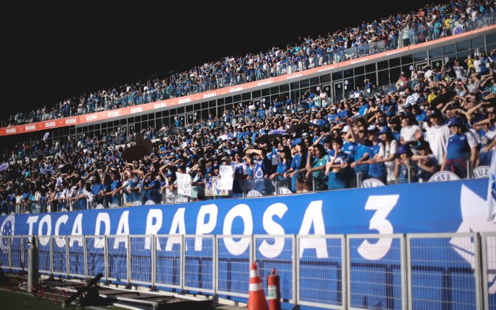 Faixa 'Toca da Raposa 3' voltará a jogos do Cruzeiro no Mineirão (Foto: Gustavo Martins/Cruzeiro)