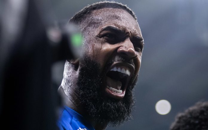 Gerson comemora vitória do Cruzeiro sobre o Grêmio