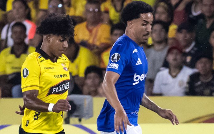 Christian foi titular na vitória contra o Barcelona, no Equador