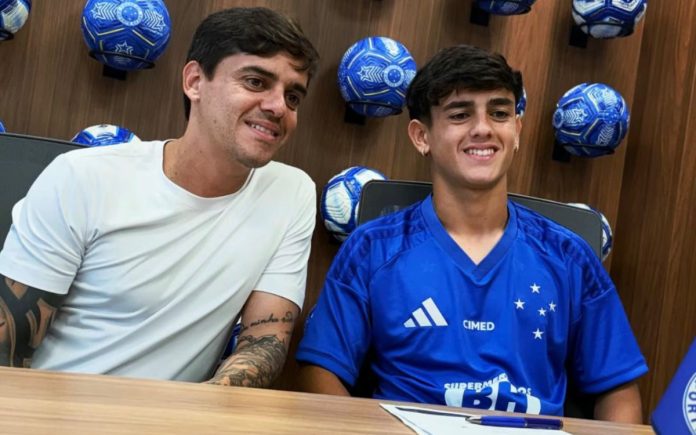 Henrique Lemos ao lado do pai, Fagner (Foto: Reprodução/Instagram)