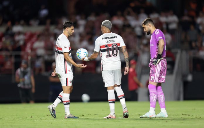Ataque do São Paulo em gol sofrido pelo Cruzeiro