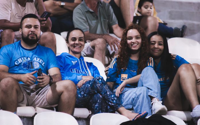 Torcida do Cruzeiro na Arena do Jacaré, pelo Brasileiro Feminino