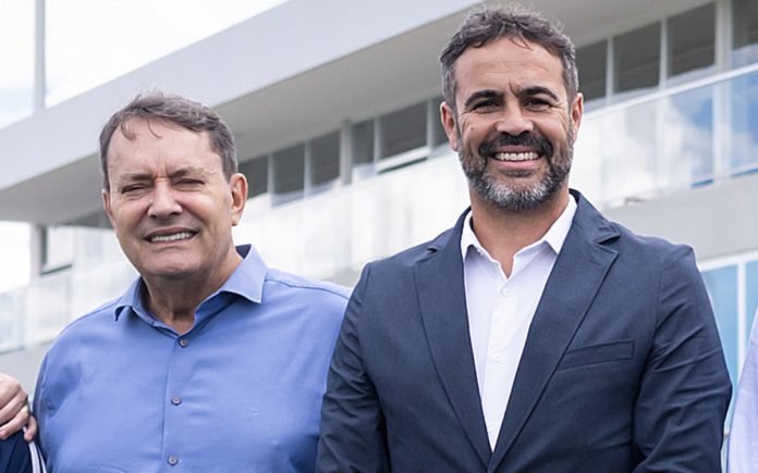 Pedrinho e Artur Jorge (Foto: Gustavo Aleixo/Cruzeiro)