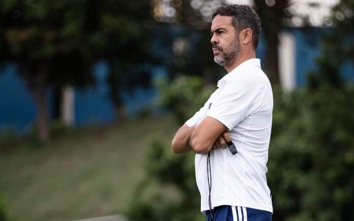 Artur Jorge não descartou fazer mudanças contra o Grêmio