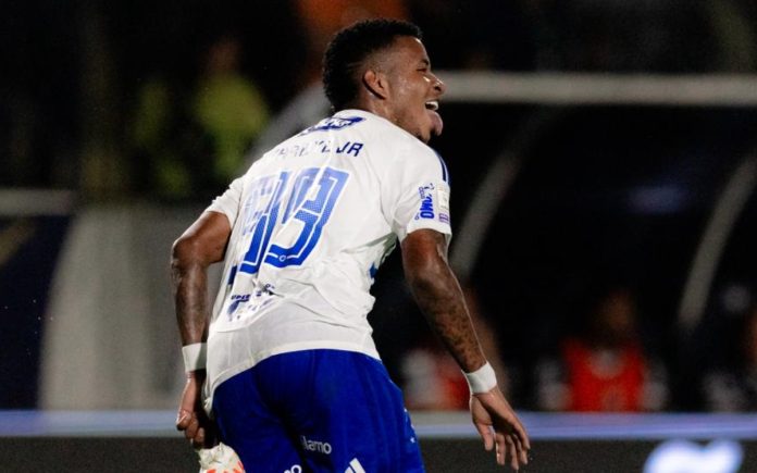 Arroyo, atacante do Cruzeiro, comemora gol diante do Remo (Foto: Talita Gouvêa/Cruzeiro)