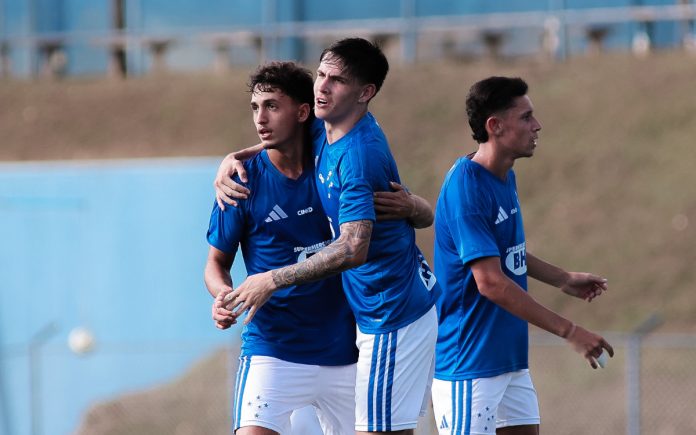 Navarro comemora gol contra o Vasco, pelo Brasileirão Sub-20