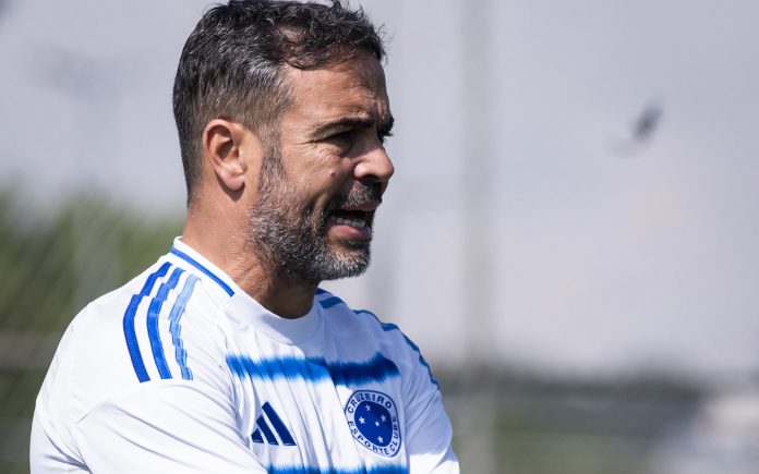 Artur Jorge fez mudanças importantes durante o jogo contra o SP