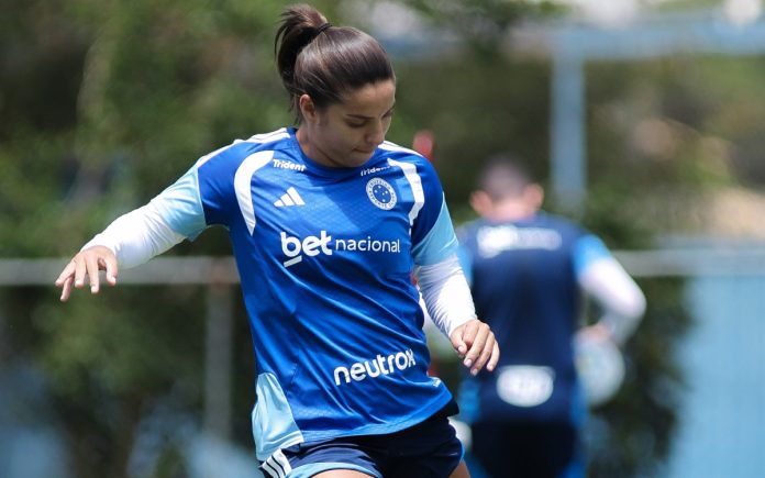 Millene Fernandes em treino na Toca da Raposa I, em BH