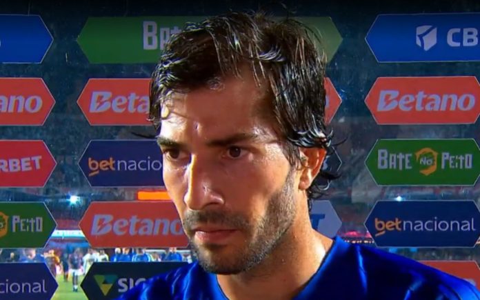 Lucas Silva, volante do Cruzeiro (1) Lucas Silva avaliou goleada sofrida pelo Cruzeiro para o São Paulo