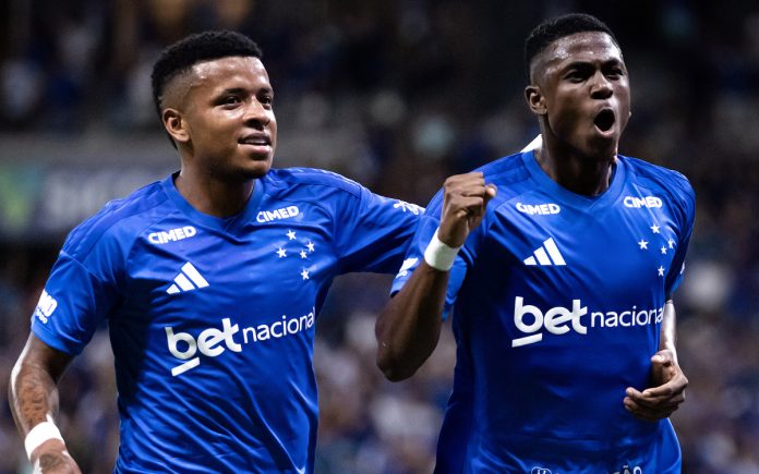 Arroyo e Néiser Villareal, atacantes do Cruzeiro (Foto: Gustavo Aleixo/Cruzeiro)