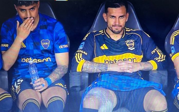 Leandro Paredes colocou gelo na coxa após sentir dores no clássico